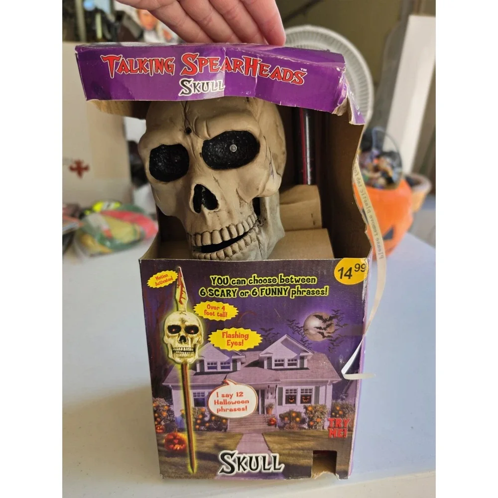 Vtg Talking Spearheaflds Skull Brand New NOS works Perfectly Original Batteries